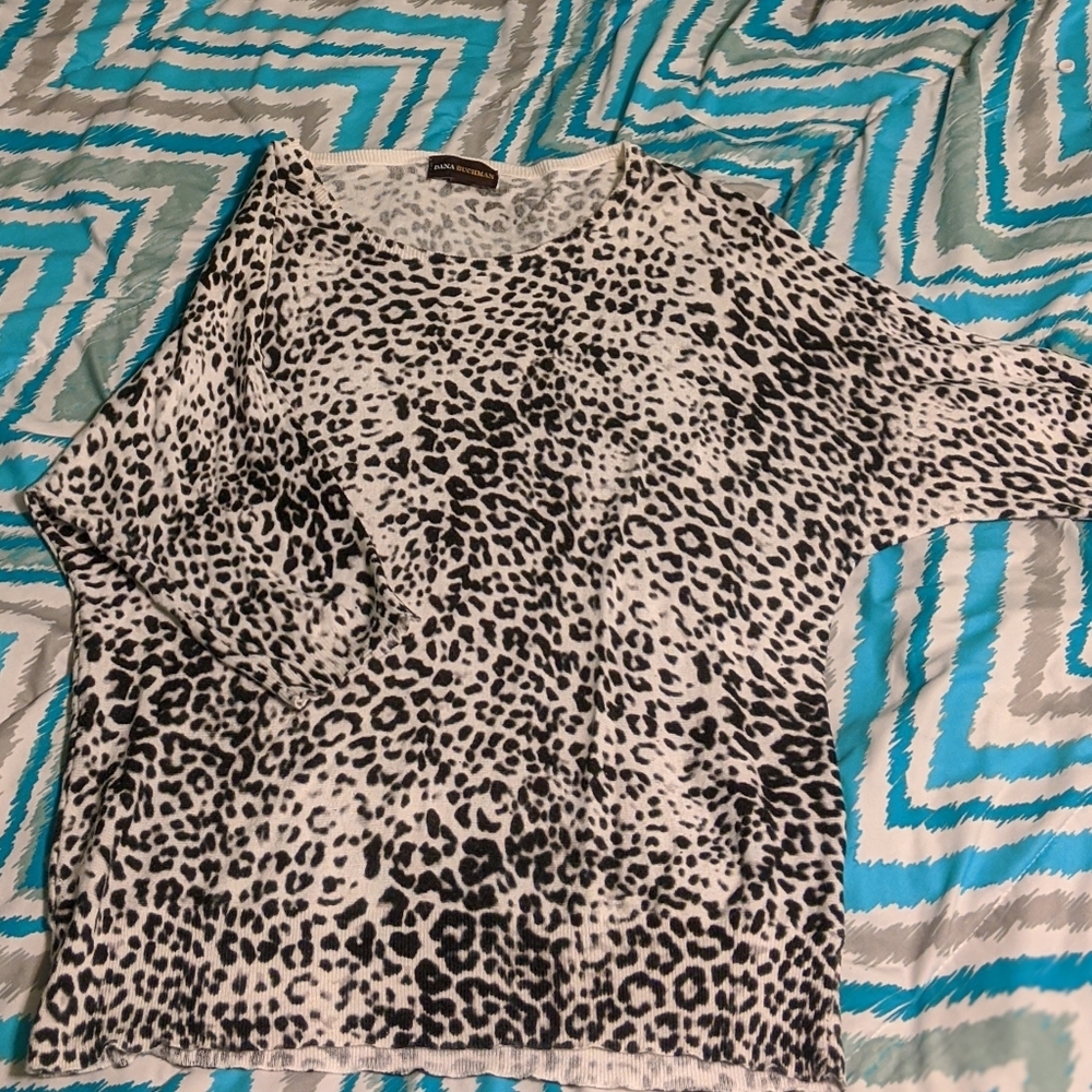 Short sleeve leopard sweater